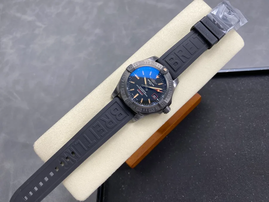 Breitling Avenger Blackbird Titanium Black Dial Rubber Strap 44mm