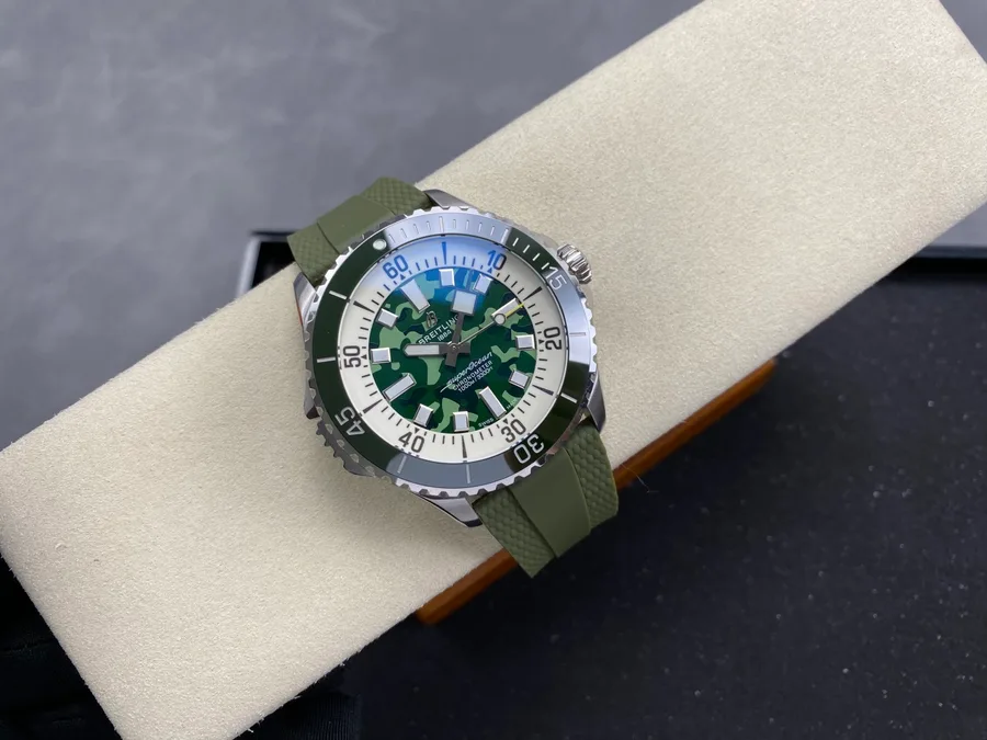 Breitling Superocean Super Diver E10379D31L1S1 Green Dial Rubber Strap 46mm