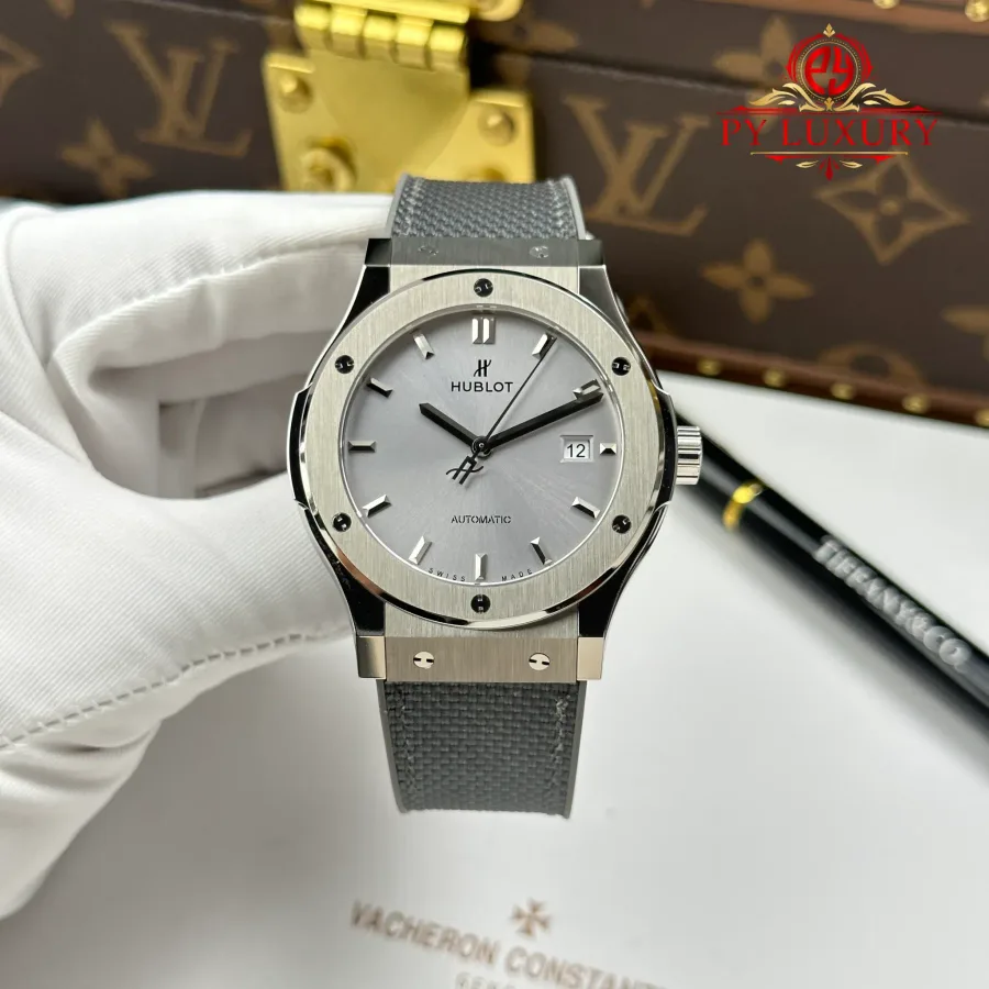 Hublot Classic Fusion Titanium Essential Grey Dial Rubber Strap JJZ 42mm