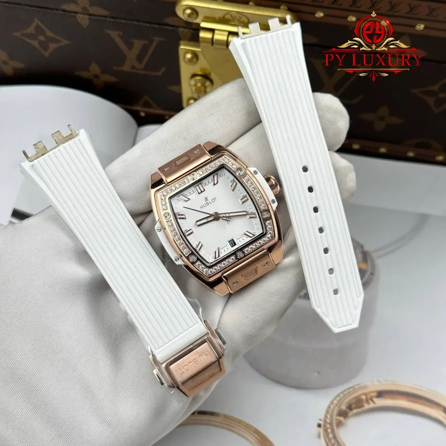 Hublot Spirit of Big Bang King Gold White Diamonds Rubber Strap Replica 39mm Super Clone Watch - Angle 2 - Jack Watches USA