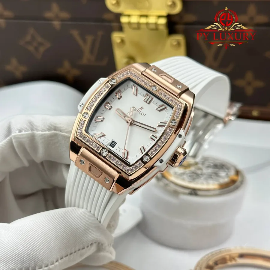 Hublot Spirit of Big Bang King Gold White Diamonds Rubber Strap Replica 39mm Super Clone Watch - Angle 3 - Jack Watches USA