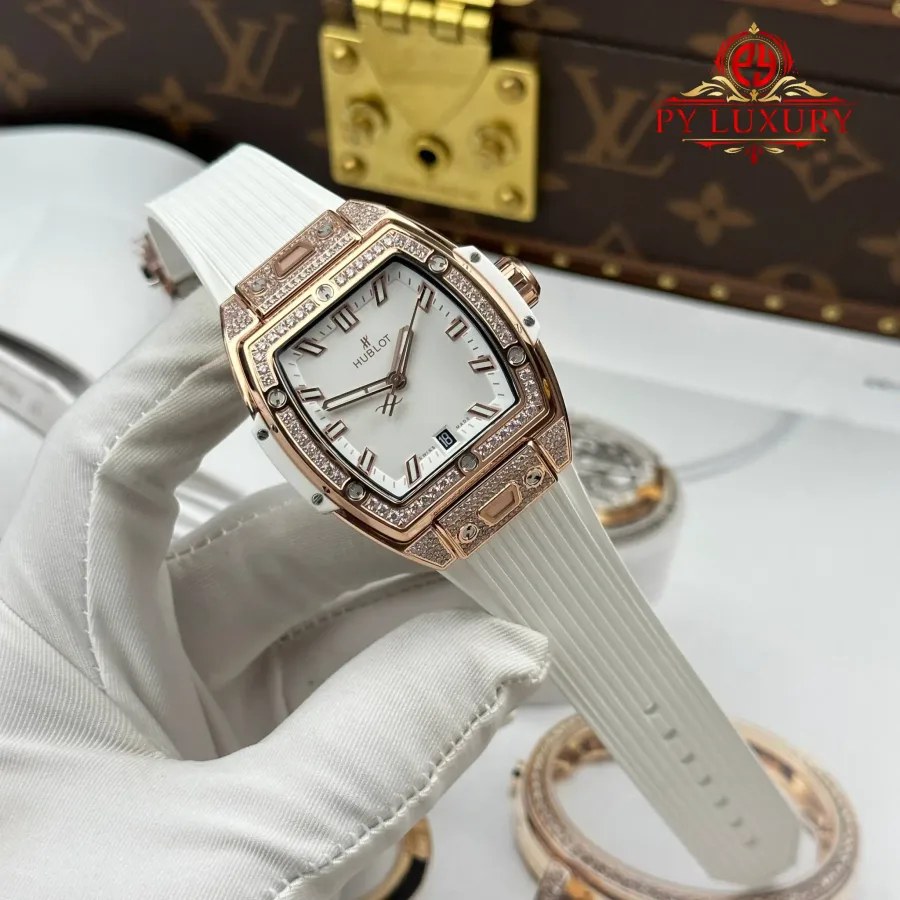 Hublot Spirit of Big Bang King Gold White Pavé Rubber Strap Replica 39mm Super Clone Watch - Angle 3 - Jack Watches USA