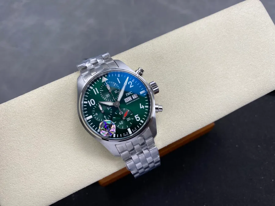 IWC Pilot’s Schaffhausen IW388104 Green Dial Metal Bracelet APSF 41mm
