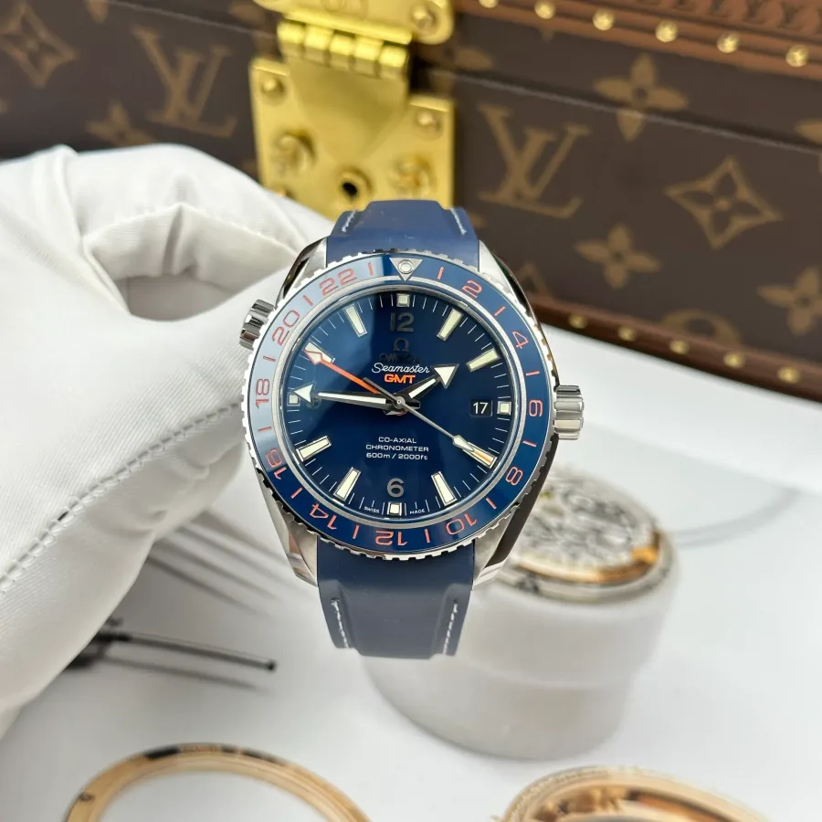 Omega Seamaster Planet Ocean GMT 600M 232.32.44.22.03.001 Blue Dial Rubber Strap 43.5mm