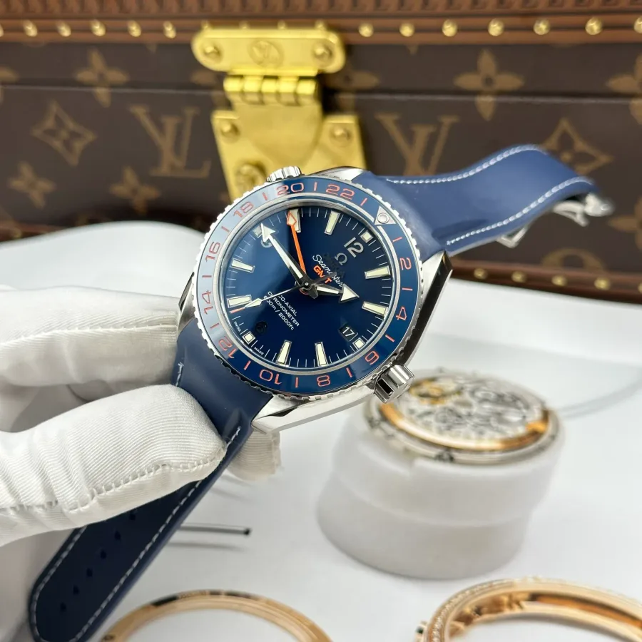Omega Seamaster Planet Ocean GMT 600M 232.32.44.22.03.001 Blue Dial Rubber Strap 43.5mm Super Clone Watch - Angle 3 - Jack Watches USA