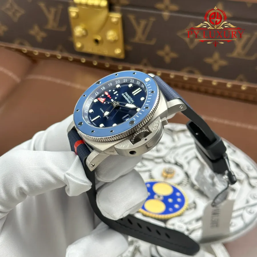 Panerai Submersible GMT Luna Rossa Titanio PAM01507 Blue Dial Rubber Strap 42mm Super Clone Watch - Angle 3 - Jack Watches USA