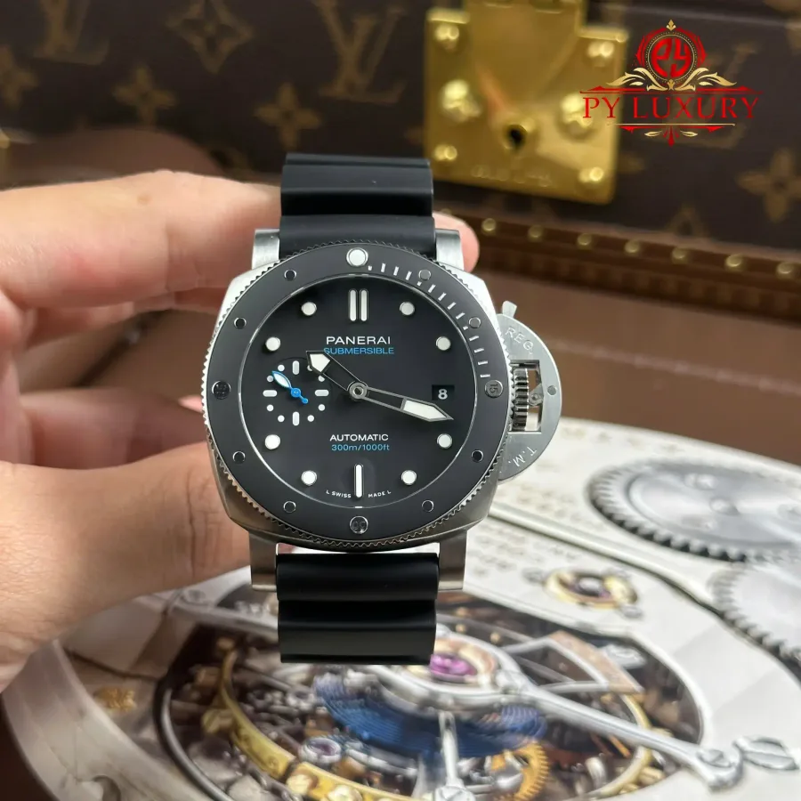 Panerai Submersible PAM00683 Black Dial Rubber Strap 42mm