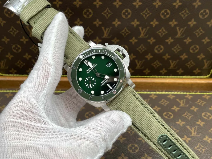 Panerai Submersible QuarantaQuattro Verde Smeraldo PAM1287 Green Dial 44mm