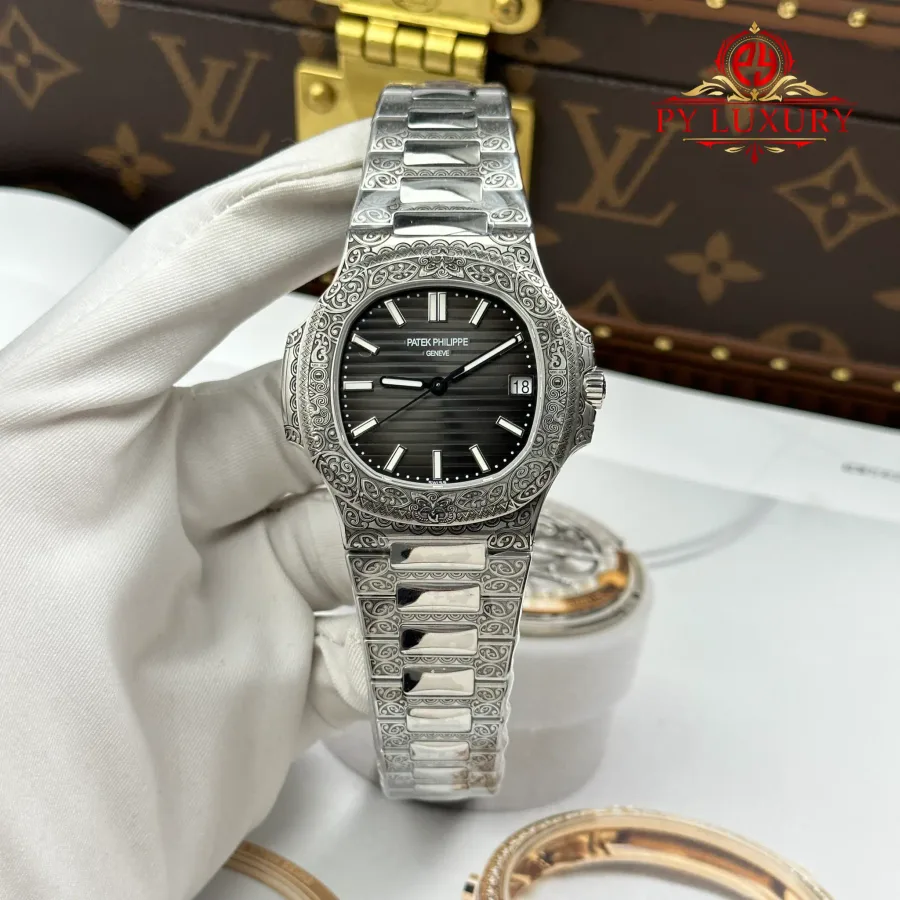 Patek Philippe Nautilus 5711/1500A Black Dial Children Action 40mm