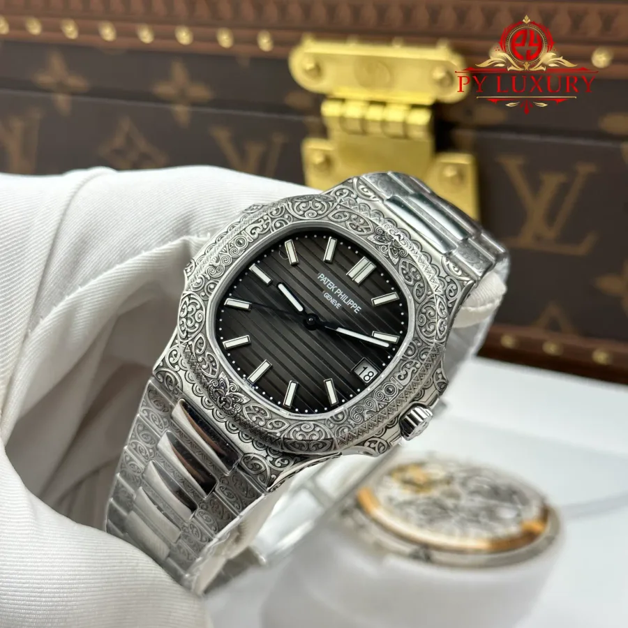 Patek Philippe Nautilus 5711/1500A Black Dial Children Action 40mm Super Clone Watch - Angle 3 - Jack Watches USA