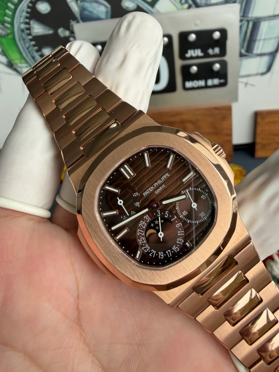 Patek Philippe Nautilus 5712/1R-001 Brown Dial 18K Rose Gold Plating Gained Weight 195g UMIF 40mm Super Clone Watch - Angle 3 - Jack Watches USA