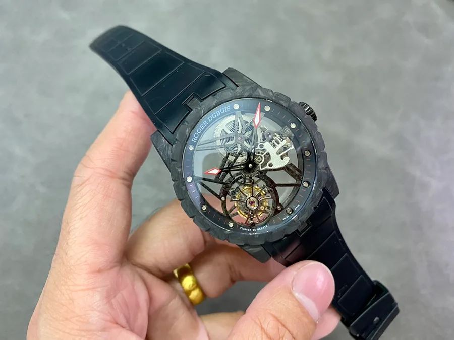 Roger Dubuis Excalibur Monotourbillon DBEX0577 Black Carbon Fiber BBR 42mm
