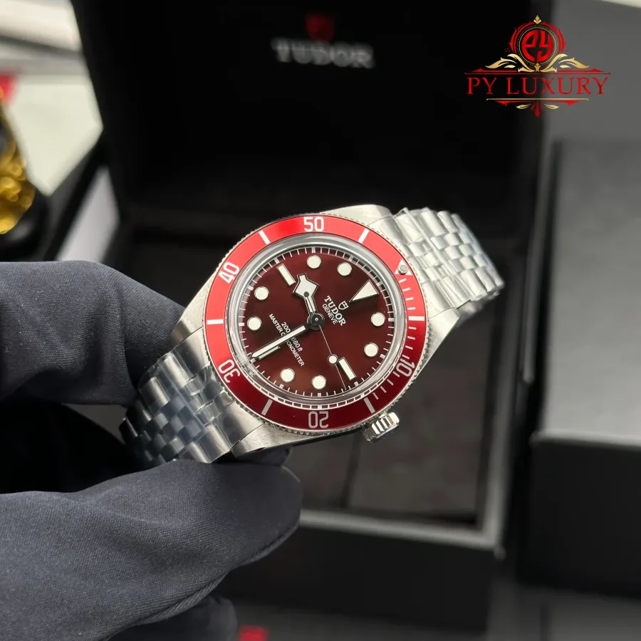 Tudor Black Bay 58 M7939A1A0RU-0001 Burgundy Dial Jubilee Bracelet 39mm Super Clone Watch - Angle 3 - Jack Watches USA
