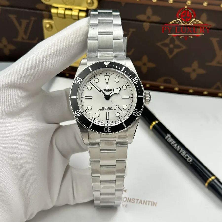 Tudor Black Bay 68 M7943A1A0NU-0002 Silver Dial 43mm