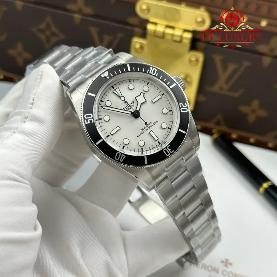 Tudor Black Bay 68 M7943A1A0NU-0002 Silver Dial 43mm Super Clone Watch - Angle 2 - Jack Watches USA