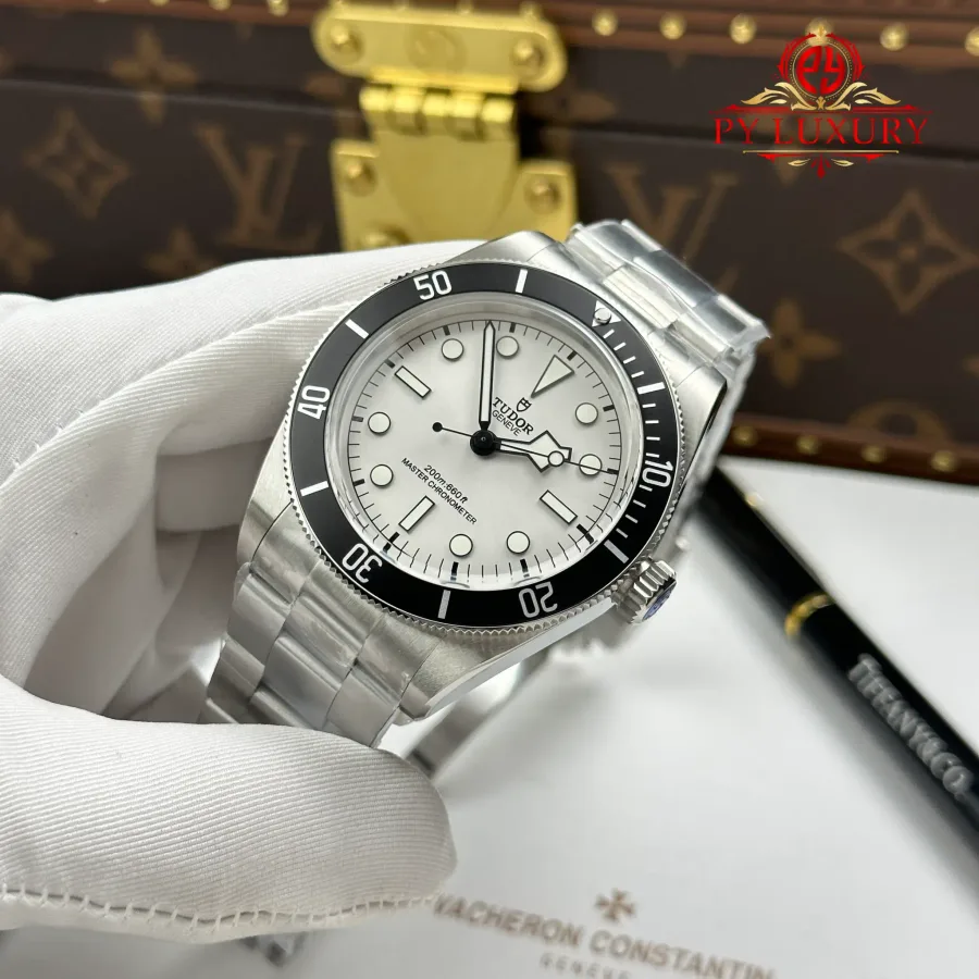 Tudor Black Bay 68 M7943A1A0NU-0002 Silver Dial 43mm Super Clone Watch - Angle 3 - Jack Watches USA
