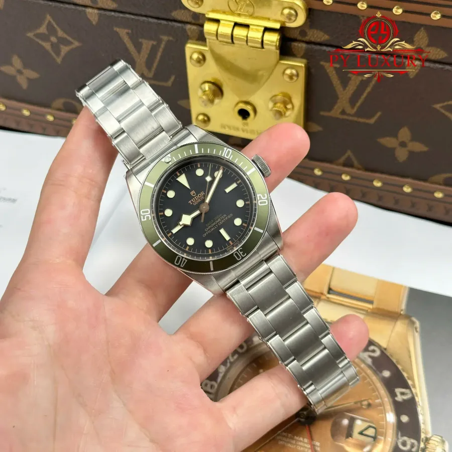 Tudor Black Bay Harrods M79230G-0001 Special Edition Black Dial Green Bezel 41mm Super Clone Watch - Angle 2 - Jack Watches USA