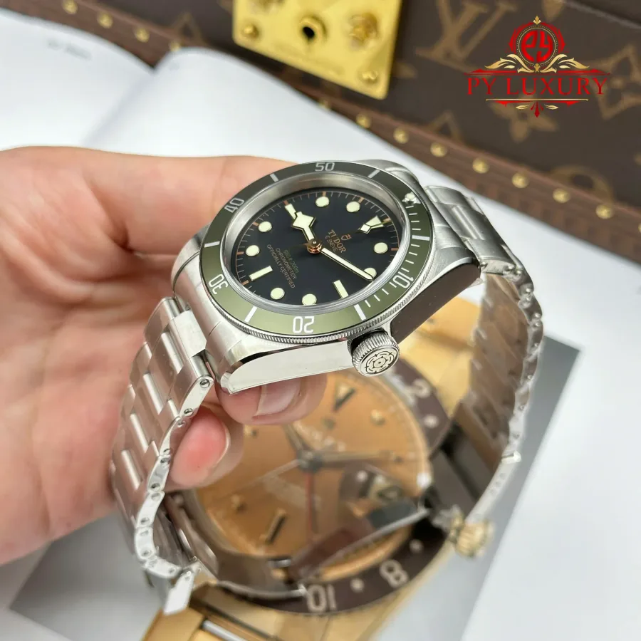 Tudor Black Bay Harrods M79230G-0001 Special Edition Black Dial Green Bezel 41mm Super Clone Watch - Angle 3 - Jack Watches USA