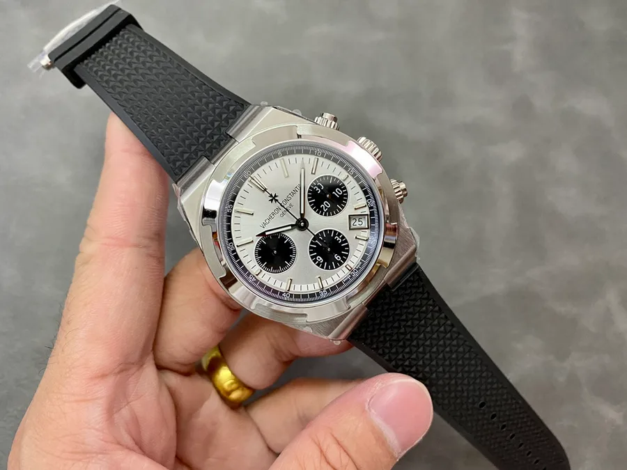 Vacheron Constantin Overseas Chronograph 5500V Panda Dial Black Rubber Strap Replica 42.5mm