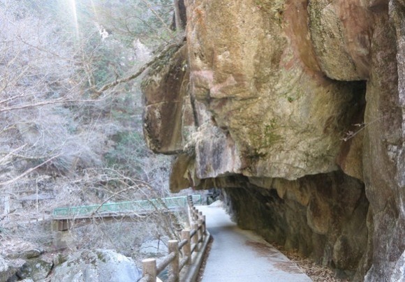 https://res.cloudinary.com/vdeep/image/upload/v1753866275/articles/kofu-shosenkyo7-580x404_up4gnr.jpg