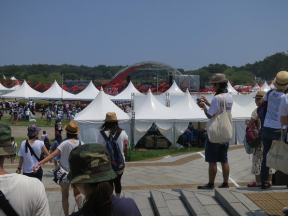https://res.cloudinary.com/vdeep/image/upload/v1753873941/articles/rock-in-japan-2015-3-580x435_xkhs9o.jpg
