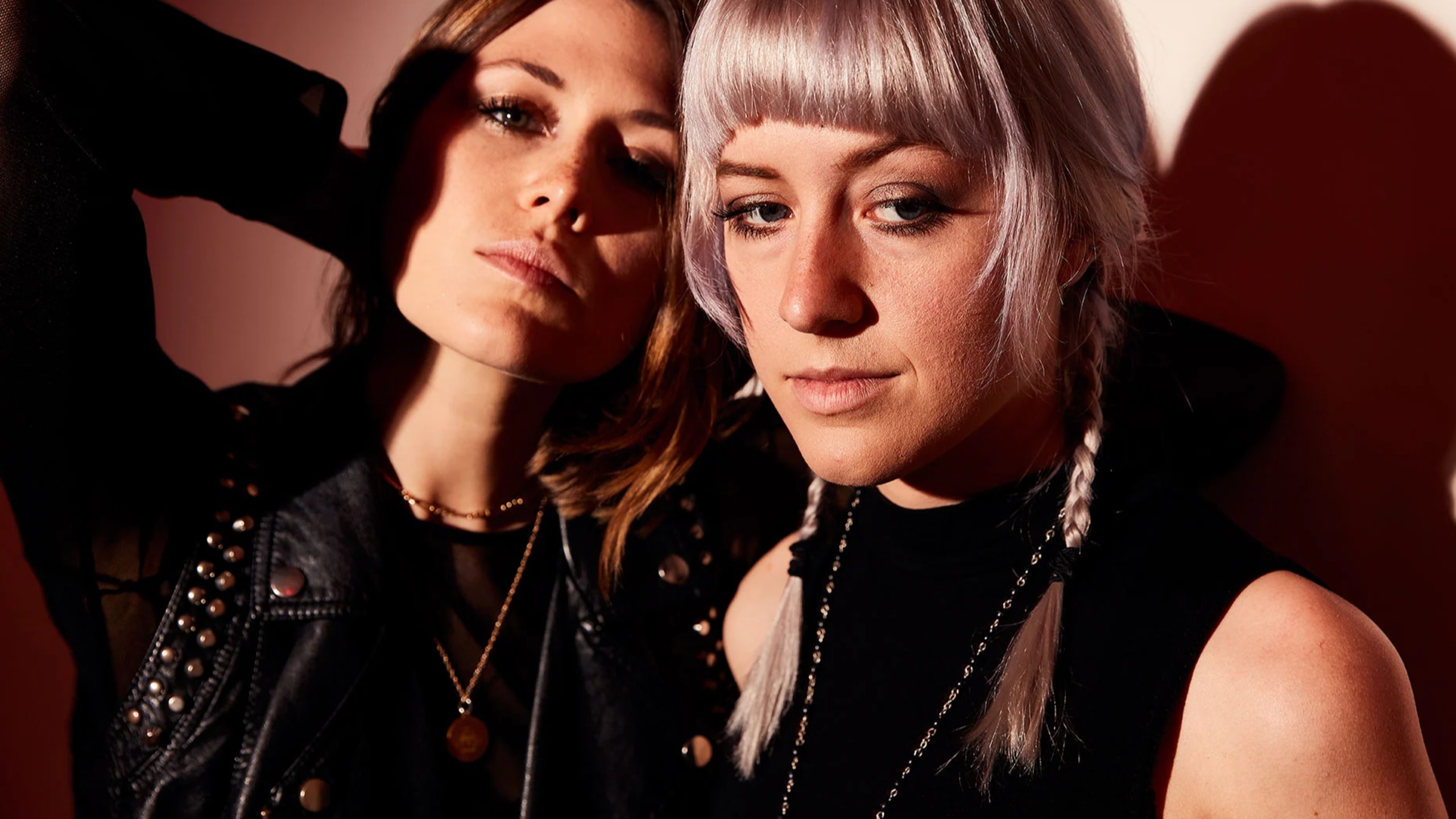 Larkin Poe Livestreams VEEPS