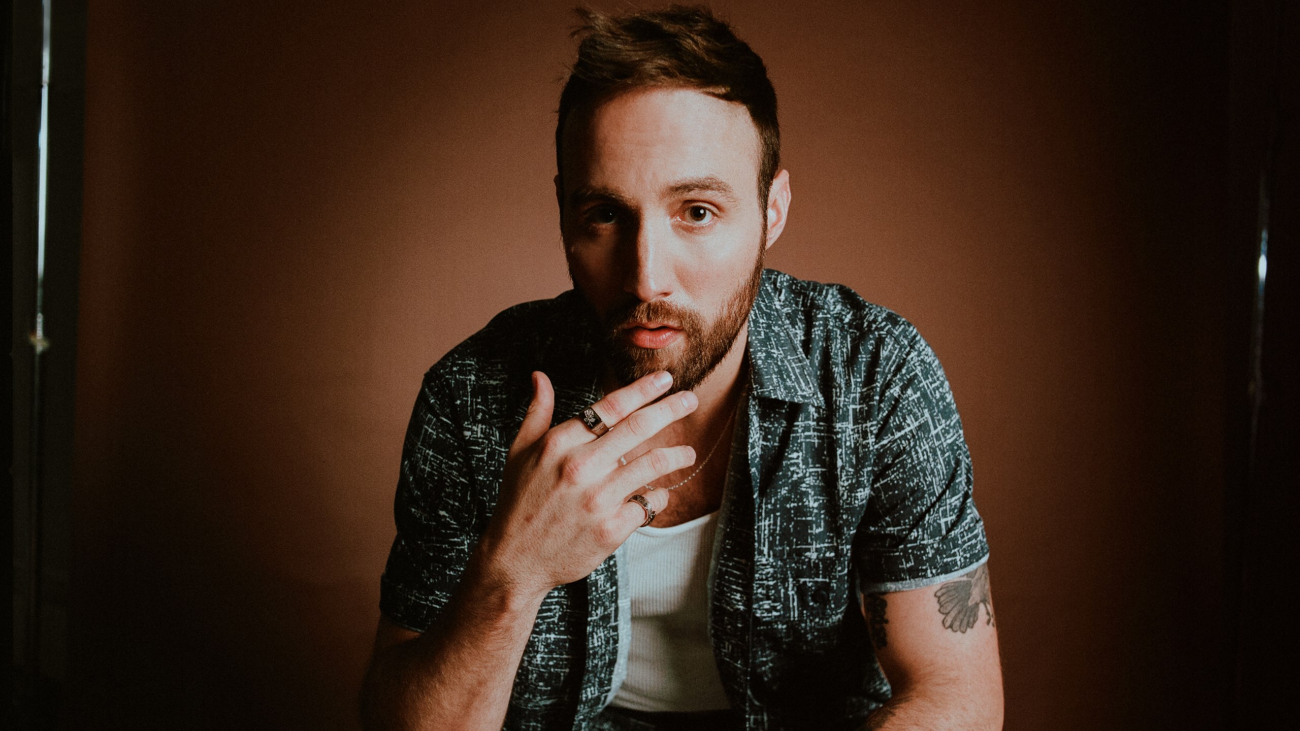 Ruston Kelly Livestreams VEEPS