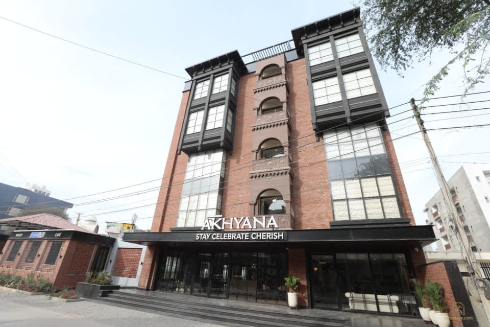 Akhyana hotel facade and entrance