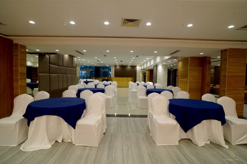 Sakura Gold banquet room with blue and white table settings