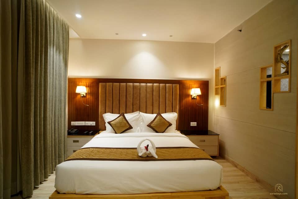 Guest room with a double bed