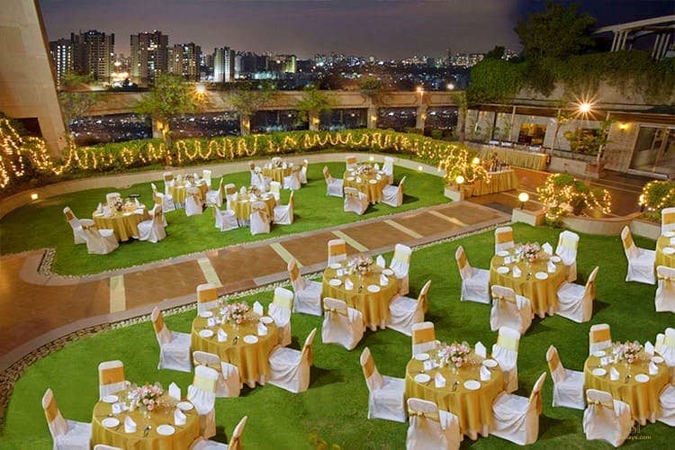 Evening lawn reception with round tables