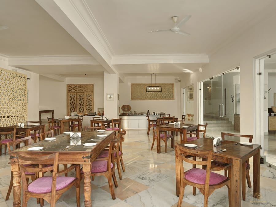The restaurant at Fateh Safari Resort