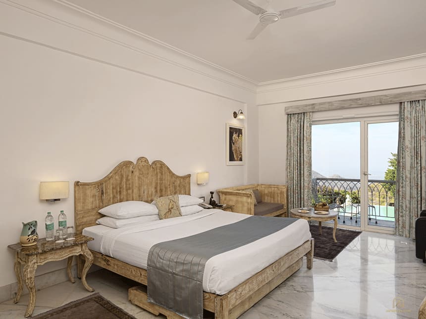 A guest room with balcony at Fateh Safari Resort