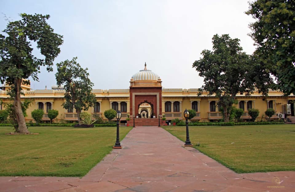 The courtyard and lawns at Amar Mahal
