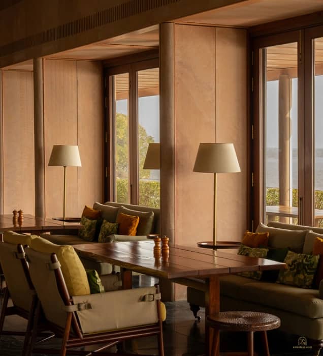 The lakeside dining room at RAAS Chhatrasagar