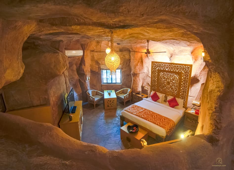 A cave room at Tathastu Pench