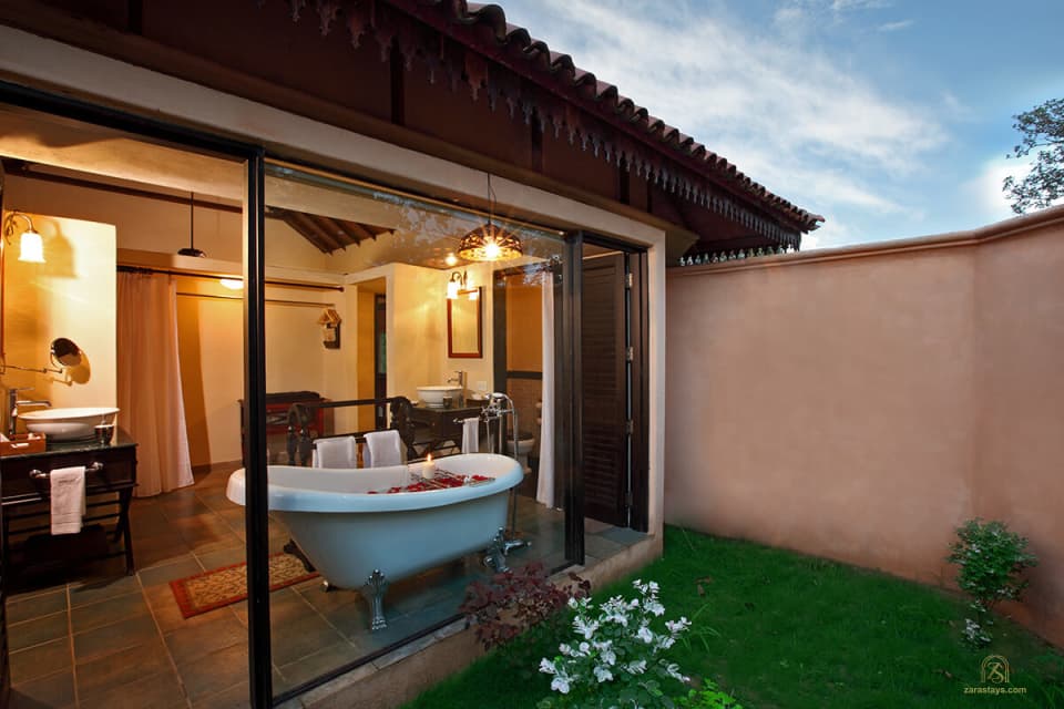 A bathroom opening onto a private garden at Tuli Tiger Corridor