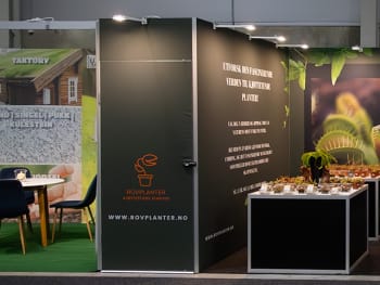 Door with cloth with print in rented frame, with top. 1x2,5m