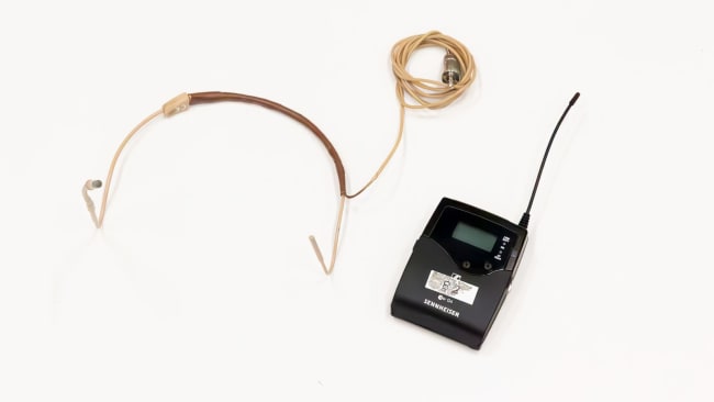 Wireless headset microphone