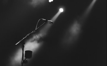 Poetry Slam Battle: Rhein vs. Ruhr im Gloria Theater am 23.04.2019