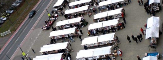Trödelmarkt auf dem Vorplatz Süd des RheinEnergieSTADION