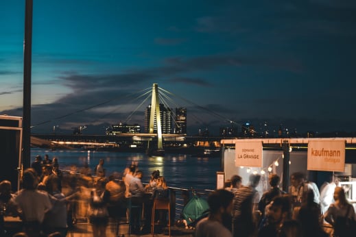 Weinfest am Rhein im Kölner Rheinauhafen vom 18.-22.08.2021