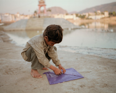 A boy and his kite in Pushkar, Rajasthan #1/8