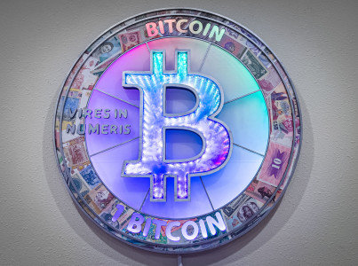 In fiat we do not trust: Casascius ∞