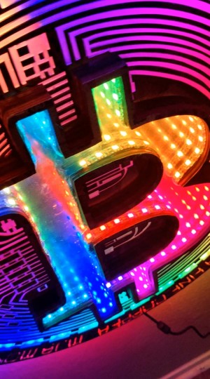 In Fiat We Do Not Trust - Shiny Bitcoin