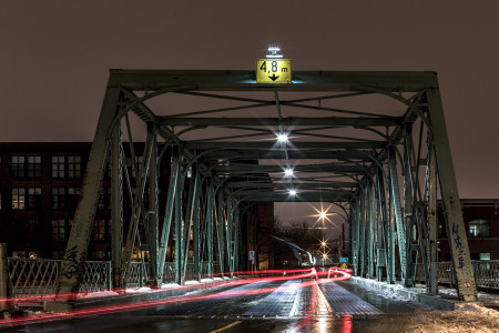 Montreal by night - Pont rue des Seigneurs