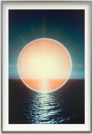 SUN HALO: PLAY OF LIGHT OVER OCEAN WAVES, DEUTSCHLAND ANGEBOT