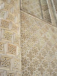 aisha-bibi-mausoleum-03