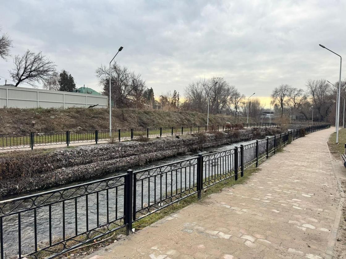 almaty-river-promenade-08