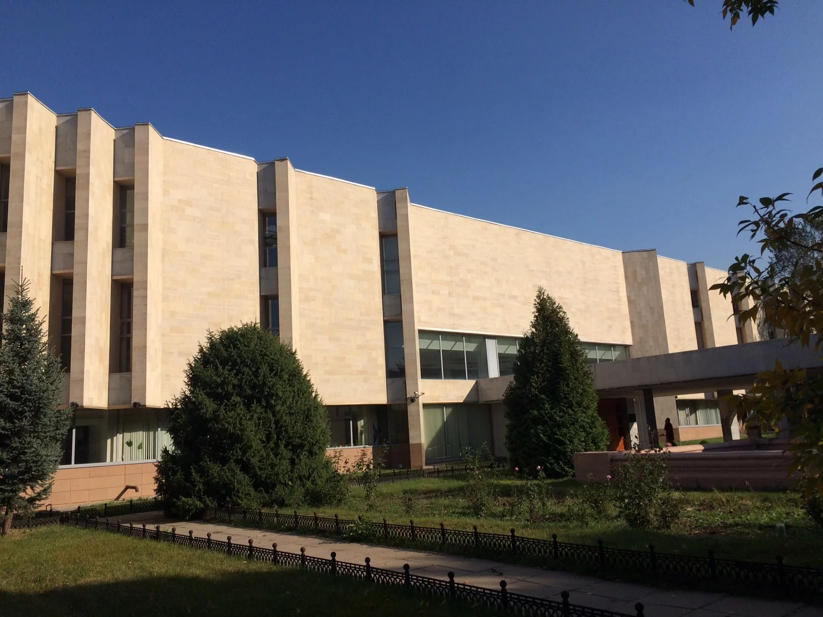kazakhstan-museum-of-arts-09